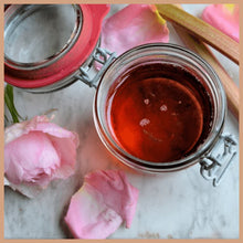Load image into Gallery viewer, Rhubarb &amp; Rose Botanical Single Dome Wax Melt
